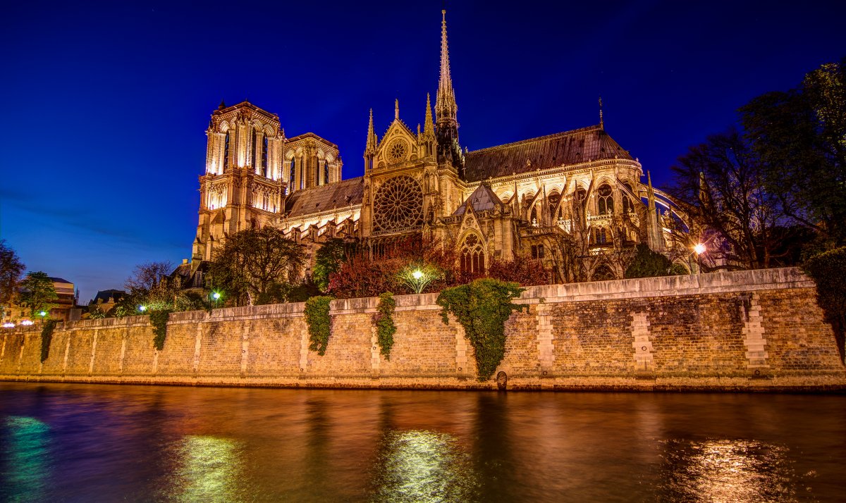 Kering e LVMH, gara di solidarietà per Notre Dame de Paris